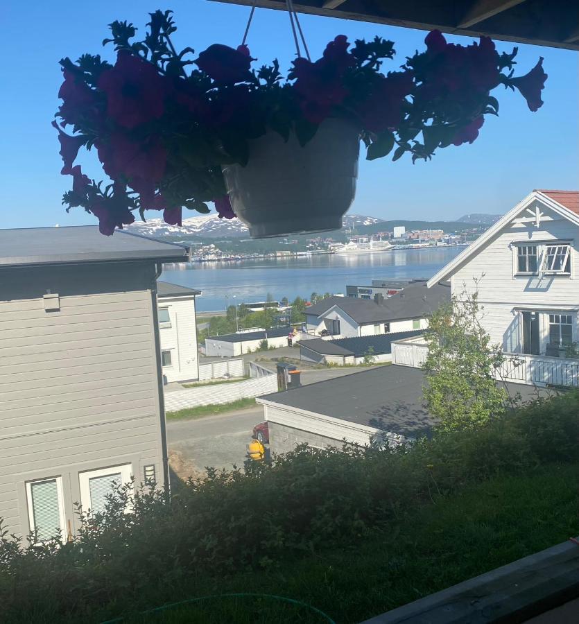 Polar Cozy Apartment - With View And Free Parking Тромсьо Екстериор снимка